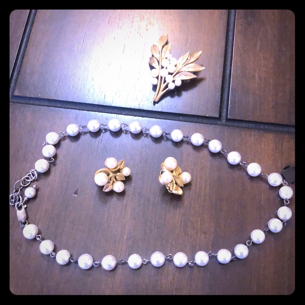 Vintage gold leaf and pearl necklace set